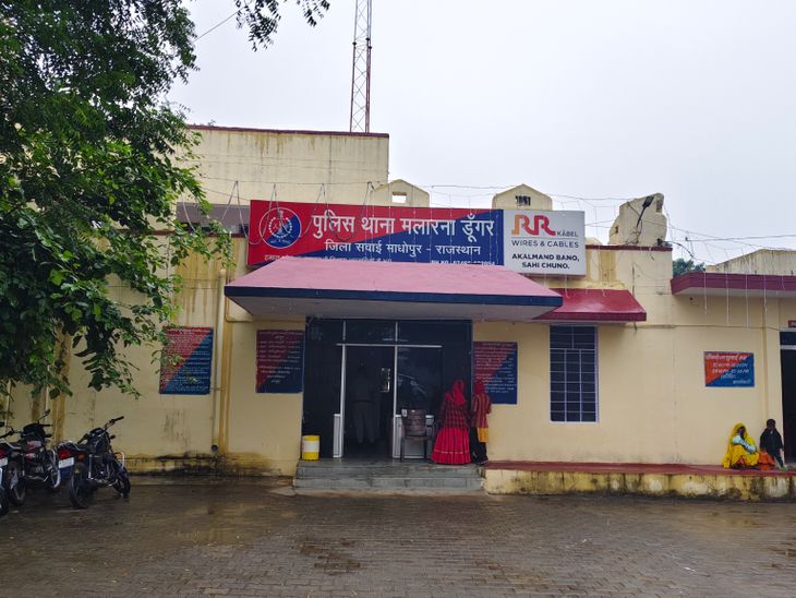 Married woman hanged herself in Malarna Dungar | मलारना डूंगर में विवाहिता ने फांसी लगाई: शव सीएचसी में रखवाया, परिजनों ने केस दर्ज नहीं कराया – malarna doongar News Married woman hanged herself in Malarna Dungar | मलारना डूंगर में विवाहिता ने फांसी लगाई: शव सीएचसी में रखवाया, परिजनों ने केस दर्ज नहीं कराया – malarna doongar News