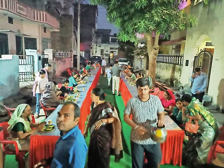 Annakut in Keshav Nagar Bajaria, 250 devotees took Jimi Prasadi | केशव नगर बजरिया में अन्नकूट 250 श्रद्धालुओं ने जीमी प्रसादी – Sawai Madhopur News Annakut in Keshav Nagar Bajaria, 250 devotees took Jimi Prasadi | केशव नगर बजरिया में अन्नकूट 250 श्रद्धालुओं ने जीमी प्रसादी – Sawai Madhopur News