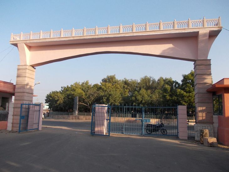 The Krishi Mandi Samiti had issued a notice to vacate the shops within three days. | कृषि मंडी समिति ने तीन दिन में दुकानें खाली करने का दिया था नोटिस – Barmer News The Krishi Mandi Samiti had issued a notice to vacate the shops within three days. | कृषि मंडी समिति ने तीन दिन में दुकानें खाली करने का दिया था नोटिस – Barmer News