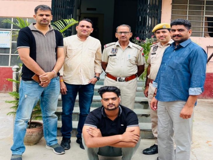 Jaipur police arrested wanted criminal | जयपुर पुलिस ने पकड़ा वांटेड क्रिमिनल: 10 हजार रुपए का था इनामी, लम्बे समय से काट रहा था फरारी – Jaipur News Jaipur police arrested wanted criminal | जयपुर पुलिस ने पकड़ा वांटेड क्रिमिनल: 10 हजार रुपए का था इनामी, लम्बे समय से काट रहा था फरारी – Jaipur News