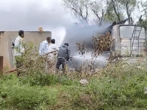 Jaipur Bus Fire Tragedy Photos; High Tension Line | Manoharpur | तार छूते ही आग का गोला बनी बस,PHOTOS: खिड़कियां तोड़कर कूदे लोग, सवारियां चिखती रहीं, ड्राइवर हाईटेंशन-लाइन के नीचे ले गया बस – Jaipur News Jaipur Bus Fire Tragedy Photos; High Tension Line | Manoharpur | तार छूते ही आग का गोला बनी बस,PHOTOS: खिड़कियां तोड़कर कूदे लोग, सवारियां चिखती रहीं, ड्राइवर हाईटेंशन-लाइन के नीचे ले गया बस – Jaipur News