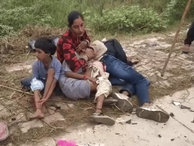 Brother dies while dropping sister home/Deeg/Kumher/Deeg Sadar Police Station/Accident | बहन को घर छोड़ने जा रहे भाई की मौत: ड्राइवर बाइक में टक्कर मारकर हुआ फरार, भाईदूज पर तिलक करने आई थी बहन, महिला उसके दो बच्चे घायल – Bharatpur News Brother dies while dropping sister home/Deeg/Kumher/Deeg Sadar Police Station/Accident | बहन को घर छोड़ने जा रहे भाई की मौत: ड्राइवर बाइक में टक्कर मारकर हुआ फरार, भाईदूज पर तिलक करने आई थी बहन, महिला उसके दो बच्चे घायल – Bharatpur News