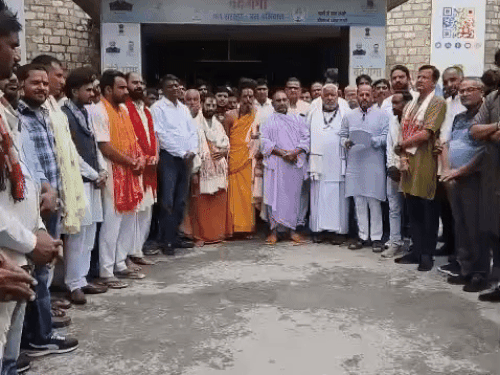 Seeking cooperation from Sanwalia Seth Bhandar for cow service | गौ-सेवा के लिए सांवलिया सेठ भंडार से सहयोग की मांग: संतों ने कहा—सड़क पर भटक रहीं गायों को मिले सुरक्षित जगह – Chittorgarh News Seeking cooperation from Sanwalia Seth Bhandar for cow service | गौ-सेवा के लिए सांवलिया सेठ भंडार से सहयोग की मांग: संतों ने कहा—सड़क पर भटक रहीं गायों को मिले सुरक्षित जगह – Chittorgarh News