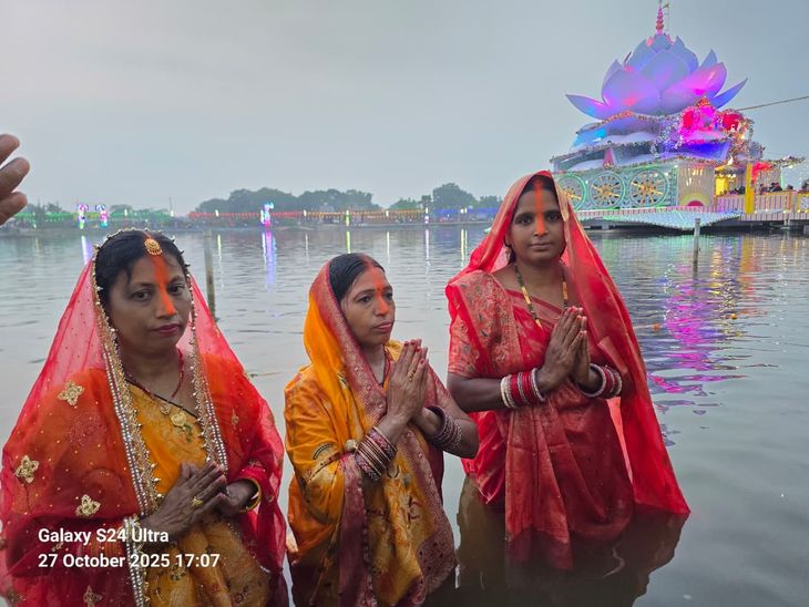 Crowds of devotees gathered at the ghats, Jamua echoed with devotional ...