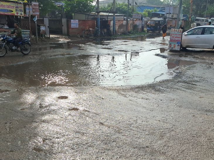 Sunshine came out in Dhaulpur after two days | धौलपुर में दो दिन बाद निकली धूप: 48 घंटे की बारिश से सड़कें जलमग्न, गड्ढों से परेशानी – Dholpur News Sunshine came out in Dhaulpur after two days | धौलपुर में दो दिन बाद निकली धूप: 48 घंटे की बारिश से सड़कें जलमग्न, गड्ढों से परेशानी – Dholpur News