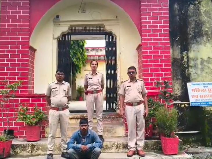 Absconding accused of liquor smuggling arrested in Dungarpur | डूंगरपुर में शराब तस्करी का फरार आरोपी गिरफ्तार: धम्बोला पुलिस ने एक साल से वांछित तस्कर को पकड़ा – Dungarpur News Absconding accused of liquor smuggling arrested in Dungarpur | डूंगरपुर में शराब तस्करी का फरार आरोपी गिरफ्तार: धम्बोला पुलिस ने एक साल से वांछित तस्कर को पकड़ा – Dungarpur News