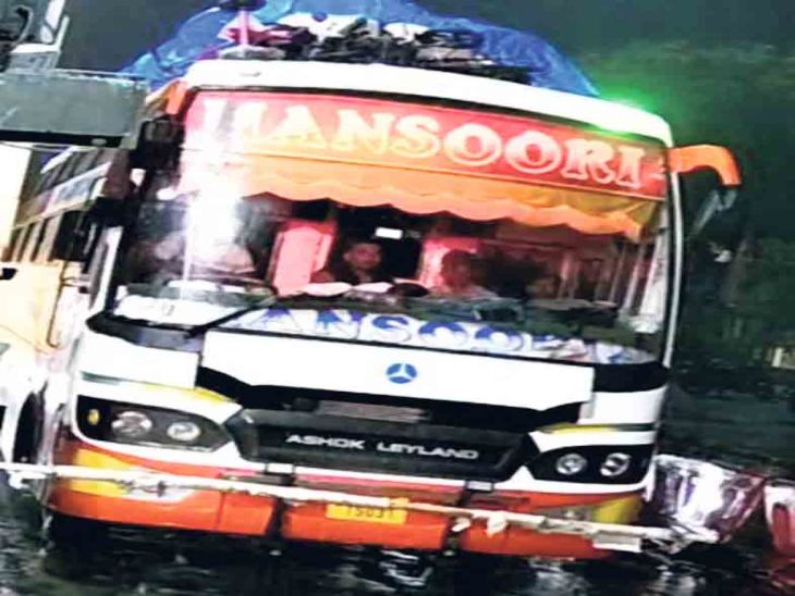 Sleeper bus passes in front of 9 RTO squads from UP and Rajasthan, no one stops it | दर्दनाक हादसा: यूपी-राजस्थान के 9 आरटीओ दस्तों के सामने होकर निकली स्लीपर बस, किसी ने नहीं रोका – Bharatpur News Sleeper bus passes in front of 9 RTO squads from UP and Rajasthan, no one stops it | दर्दनाक हादसा: यूपी-राजस्थान के 9 आरटीओ दस्तों के सामने होकर निकली स्लीपर बस, किसी ने नहीं रोका – Bharatpur News