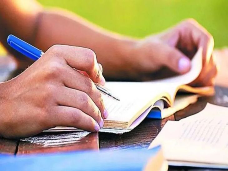 Crisis on studies: 50 days of study out of 120, now students will appear for half-yearly exams after 24 days | पढ़ाई पर संकट: 120 में से सिर्फ 50 दिन ही लगीं नियमित कक्षाएं, अब 22 दिन बाद विद्यार्थी देंगे अर्द्धवार्षिक परीक्षा – Deeg News Crisis on studies: 50 days of study out of 120, now students will appear for half-yearly exams after 24 days | पढ़ाई पर संकट: 120 में से सिर्फ 50 दिन ही लगीं नियमित कक्षाएं, अब 22 दिन बाद विद्यार्थी देंगे अर्द्धवार्षिक परीक्षा – Deeg News