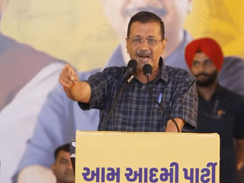 गुजरात में AAP की किसान महापंचायत:  केजरीवाल बोले- पुलिस हटा दें तो गुजरात में भाजपावालों को किसान दौड़ा-दौड़ाकर मारेंगे