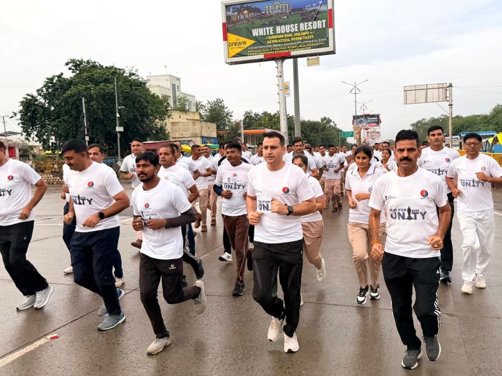 400 policemen participated in ‘Run for Unity’ in Jhalawar | झालावाड़ में 400 पुलिसकर्मियों ने ‘रन फॉर यूनिटी’ में हिस्सा: सरदार पटेल की 150वीं जयंती पर राष्ट्रीय एकता का संदेश दिया – jhalawar News 400 policemen participated in ‘Run for Unity’ in Jhalawar | झालावाड़ में 400 पुलिसकर्मियों ने ‘रन फॉर यूनिटी’ में हिस्सा: सरदार पटेल की 150वीं जयंती पर राष्ट्रीय एकता का संदेश दिया – jhalawar News