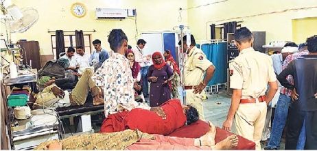 Pickup vehicle lost control and overturned, 16 injured | पिकअप गाड़ी अनियंत्रित होकर पलटी, 16 घायल – Bikaner News Pickup vehicle lost control and overturned, 16 injured | पिकअप गाड़ी अनियंत्रित होकर पलटी, 16 घायल – Bikaner News