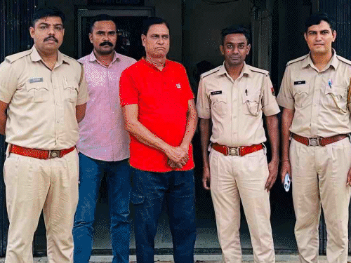 Man who sent threatening letter to Naresh arrested | नरेश मीणा को रिटायर्ड अफसर ने दी थी धमकी: दूसरे को फंसाने के लिए रची साजिश, गैंगस्टर रोहित गोदारा के नाम से भेजा लेटर – Anta News Man who sent threatening letter to Naresh arrested | नरेश मीणा को रिटायर्ड अफसर ने दी थी धमकी: दूसरे को फंसाने के लिए रची साजिश, गैंगस्टर रोहित गोदारा के नाम से भेजा लेटर – Anta News