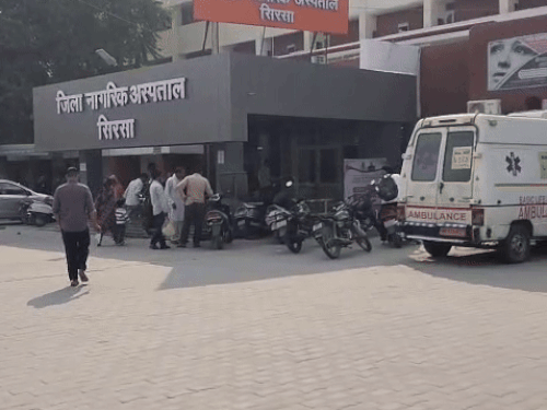 सिरसा में पिता-पुत्र पर लड़के-लड़कियों ने किया हमला:  गली में स्कूटी हटाने पर हुई बहस, आरोप-गालियां दी, जाते समय धमकी देकर गए – Sirsa News