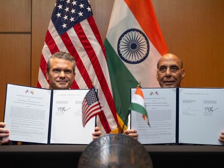 US India Defence Agreement Update; Rajnath Singh | Army Military | भारत-अमेरिका में 10 साल का डिफेंस एग्रीमेंट: US एडवांस टेक्नोलॉजी शेयर करेगा; एक दिन पहले चाबहार पोर्ट पर भारत को प्रतिबंधों से छूट दी