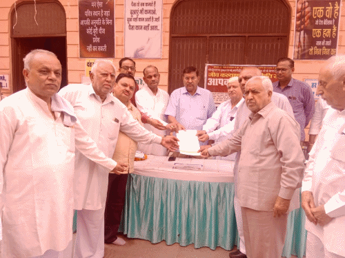 400 patients were checked up in the free health check-up camp. | निशुल्क स्वास्थ्य जांच शिविर में 400 मरीजों का चेकअप: 85 मोतियाबिंद ऑपरेशन के लिए चिन्हित, हड्डी रोग के 90 लोगों को दी दवाइयां – Khairthal-Tijara News 400 patients were checked up in the free health check-up camp. | निशुल्क स्वास्थ्य जांच शिविर में 400 मरीजों का चेकअप: 85 मोतियाबिंद ऑपरेशन के लिए चिन्हित, हड्डी रोग के 90 लोगों को दी दवाइयां – Khairthal-Tijara News