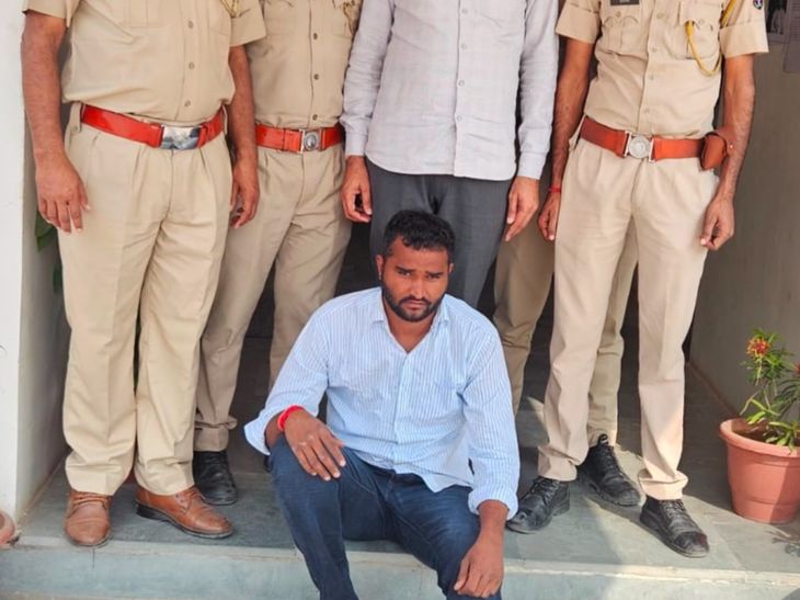 A youth was arrested with an illegal country-made pistol. | एक अवैध देशी कट्टा सहित एक युवक गिरफ्तार: बीकानेर में गैंग्स के खिलाफ अभियान शुरू, हथियारों की धरपकड़ – Bikaner News A youth was arrested with an illegal country-made pistol. | एक अवैध देशी कट्टा सहित एक युवक गिरफ्तार: बीकानेर में गैंग्स के खिलाफ अभियान शुरू, हथियारों की धरपकड़ – Bikaner News