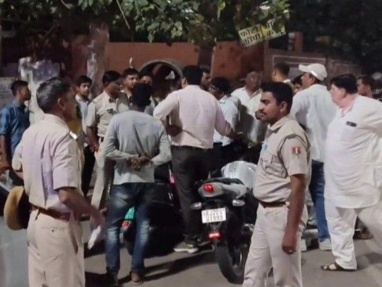 A woman’s purse went missing while buying fruits in Pali, Rajasthan; police examined CCTV footage, November 1, 2025 | पाली में महिला का पर्स हुआ गुम: फल खरीदकर घर पहुंची तो पर्स मिला नदारद, पुलिस ने खंगाले सीसीटीवी फुटेज – Pali (Marwar) News A woman’s purse went missing while buying fruits in Pali, Rajasthan; police examined CCTV footage, November 1, 2025 | पाली में महिला का पर्स हुआ गुम: फल खरीदकर घर पहुंची तो पर्स मिला नदारद, पुलिस ने खंगाले सीसीटीवी फुटेज – Pali (Marwar) News