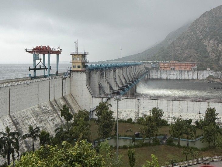 Bisalpur Dam gates were opened for the first time in November | बीसलपुर बांध के पहली बार नवंबर में भी खुला गेट: एक साल में बनाए चार रिकॉर्ड, नहरें खुलने के समय भी खुले रहे गेट – Tonk News Bisalpur Dam gates were opened for the first time in November | बीसलपुर बांध के पहली बार नवंबर में भी खुला गेट: एक साल में बनाए चार रिकॉर्ड, नहरें खुलने के समय भी खुले रहे गेट – Tonk News