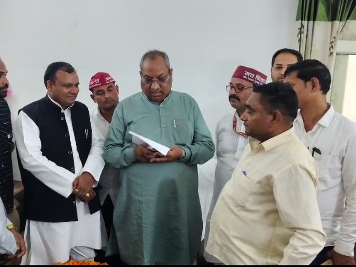Sanjay Nishad said – Azam Khan is the star of his community