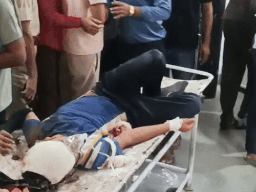 Bolero collided with school van in Etawah | कोटा में स्कूल-बच्चों से भरी वैन पलटी, 2 की मौत: बोलेरो ने मारी टक्कर, अंदर फंसे घायल, 4 की हालत गंभीर – itawa News Bolero collided with school van in Etawah | कोटा में स्कूल-बच्चों से भरी वैन पलटी, 2 की मौत: बोलेरो ने मारी टक्कर, अंदर फंसे घायल, 4 की हालत गंभीर – itawa News