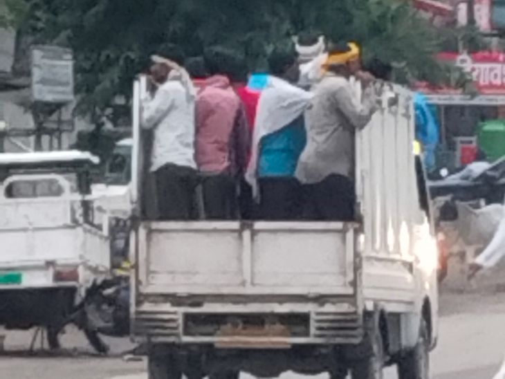 Overloaded vehicles put passengers' lives at risk in Rae Bareli