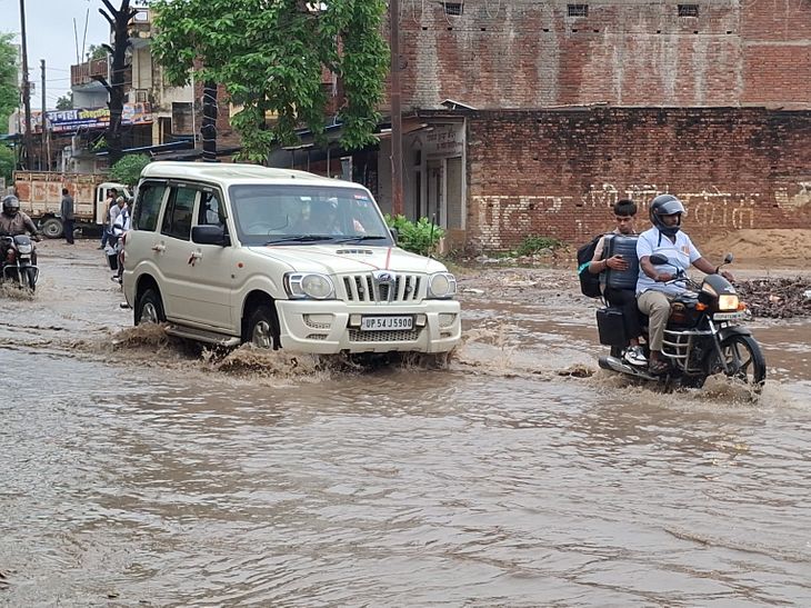 Waterlogging on NH-31 in Ghazipur