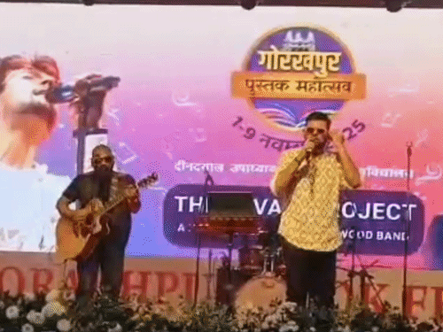 Swar Fusion Band creates a buzz at Gorakhpur Festival | गोरखपुर पुस्तक ...