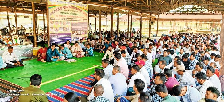 Workers and computer operators associated with the paddy procurement ...