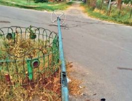 Umaid Garden is in darkness, people are stealing lights by demolishing poles. | उम्मेद उद्यान में अंधेरा, पोल गिराकर चोरी कर रहे लाइटें – Jodhpur News