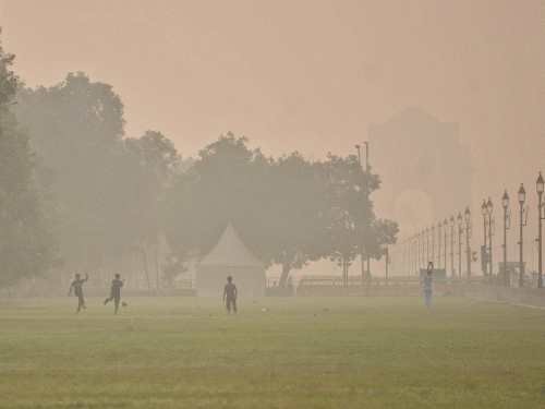 दिल्ली-NCR में पॉल्यूशन, सुप्रीम कोर्ट ने सरकार से रिपोर्ट मांगी:कहा- प्रदूषण रोकने के लिए क्या किया; दिवाली पर सिर्फ 9 AQI स्टेशन काम कर रहे थे- INA NEWS