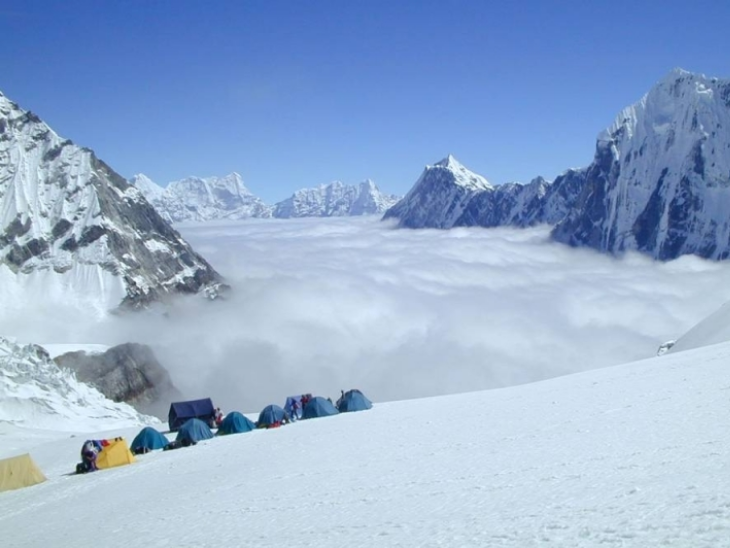 Nepal Avalanche Kills 7 Climbers on Yalung Ri Peak | नेपाल में बर्फ का पहाड़ टूटा, 7 पर्वतारोहियों की मौत: 5,630 मीटर ऊंची चोटी पर हादसा; लापता लोगों की तलाश जारी