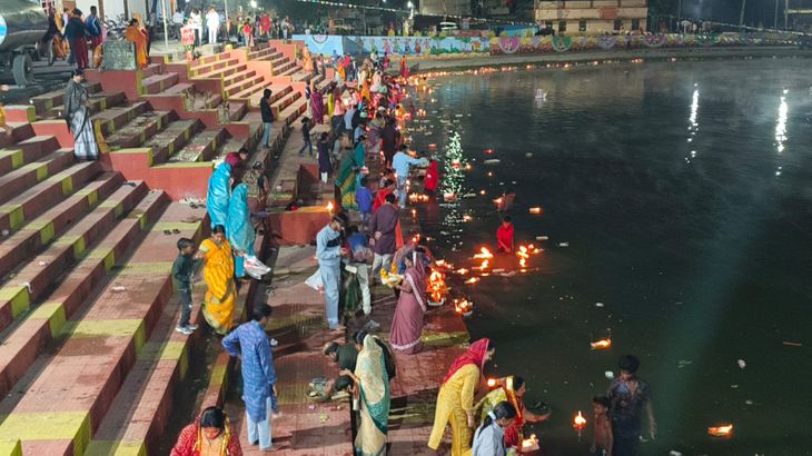 On Kartik Purnima, devotees took a dip in Baba Talab and sought ...