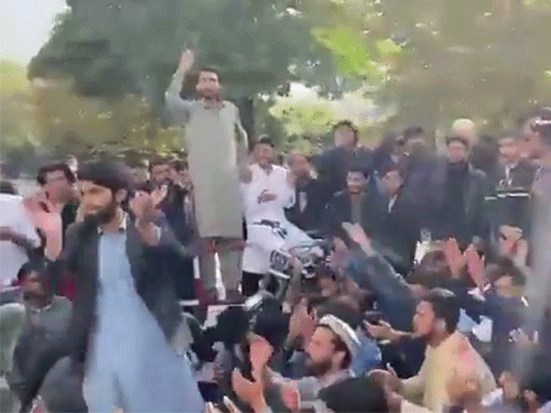 GenZ protests against the government in Pakistan | PoK में सरकार के खिलाफ GenZ का प्रदर्शन: फीस बढ़ोतरी, सेना के अत्याचार को लेकर सड़कों पर उतरे; ‘कातिलों जवाब दो’ नारा लगाया