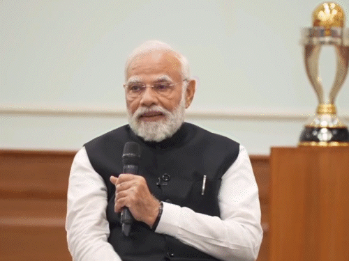 PM Modi salutes cricketer Renuka Thakur mother Shimla Himachal | Himachal’s cricketer Renuka met PM: Modi said – Special salute to your mother, she struggled a lot; Sent daughter to academy on PT teacher’s request – Shimla News