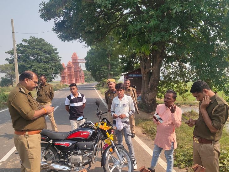 Nadigaon police issued five online challans at the UP-MP border.