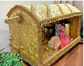 Resin Art – A golden doli adorns the Sahi letter, adding a touch of ...