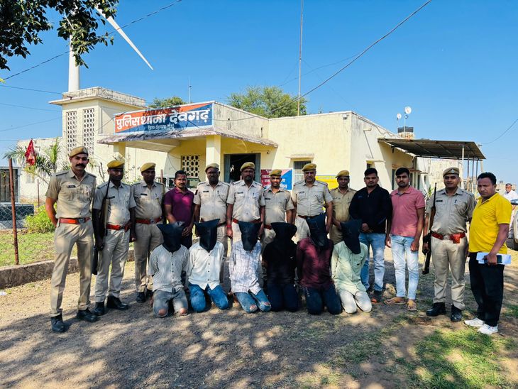 Two robberies from finance personnel in Deogarh were exposed | देवगढ़ में फाइनेंस कर्मियों से दो लूट का खुलासा: पुलिस ने 6 आरोपियों को किया गिरफ्तार, रास्ते में रोककर की थी मारपीट – pratapgarh (Rajasthan) News