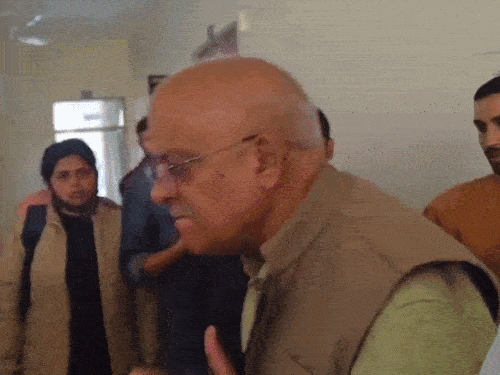 उत्तराखंड में जबरन VIDEO बनाने पर भड़के अधिकारी:  सरकारी कार्यालय में महिला का फोन छीना, धक्कामुक्की की; बोले- शिक्षक भर्ती रोकने का दबाव बना रहे थे – Dehradun News