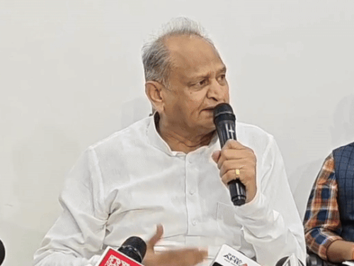 Ashok Gehlot on Rajasthan CM Bhajan Lal Sharma Vandematram and BJP Government | गहलोत बोले- राजस्थान में हाहाकार, मंत्री कहते सेक्रेट्री नहीं सुनता: मुख्यमंत्री ने कह दिया अहंकार-बुराई का साथ दो, मैं ढूंढ रहा हूं इनका सलाहकार कौन – Jaipur News