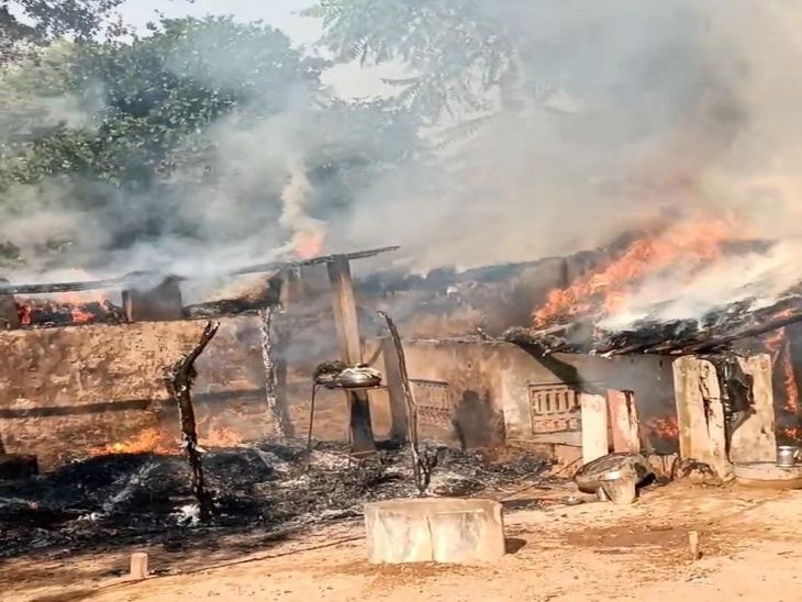Two houses caught fire in Parbaini. VIDEO | परबैणी में दो मकानों में लगी आग VIDEO: सारा सामान जल कर राख,बाल्टियों से आग बुझाते रहे, बर्तन तक नहीं बचे – Alwar News