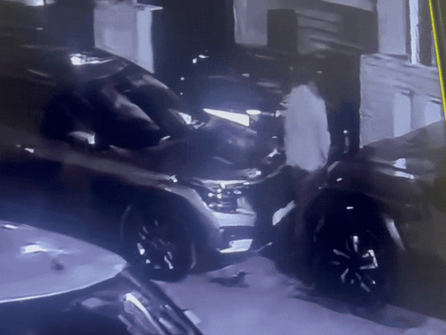 Chandigarh advocate seeks permission slap man | चंडीगढ़ के एडवोकेट ने मांगी पड़ोसी की पिटाई की इजाजत: बोले- मेरी थार का ₹1 लाख का नुकसान किया, पुलिस ने FIR नहीं की, खुद सजा दूंगा – Chandigarh News