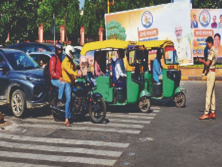 The commissionerate will also now have a lane system; the first phase will begin with a 40-km stretch from Bagru to Daulatpura. | सड़क सुरक्षा अभियान: कमिश्नरेट में भी अब लेन सिस्टम; पहले फेज में 40 किमी बगरू से दौलतपुरा तक शुरू होगा – Jaipur News