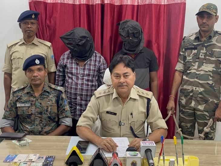 गिरिडीह पुलिस ने साइबर क्राइम के ठिकाने पर मारा छापा:  मोबाइल, एटीएम, सिम कार्ड सहित अन्य सामान बरामद, दो अपराधी गिरफ्तार – Giridih News