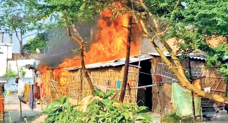 Angry people set fire to the houses of the Nat community who sell beef ...