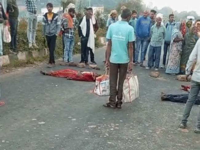 4 killed in Rewa hit-and-run | रीवा में स्कॉर्पियों ने 4 को कुचला: मरने वाले तीन लोग एक ही परिवार के; सड़क पर काफी देर तक पड़े रहे शव – Rewa News 4 killed in Rewa hit-and-run | रीवा में स्कॉर्पियों ने 4 को कुचला: मरने वाले तीन लोग एक ही परिवार के; सड़क पर काफी देर तक पड़े रहे शव – Rewa News