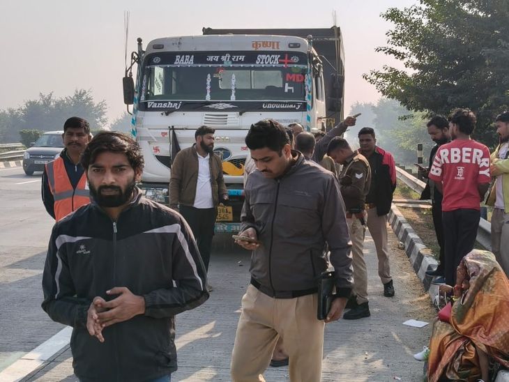 Truck-car collision on Eastern Peripheral Expressway in Baghpat