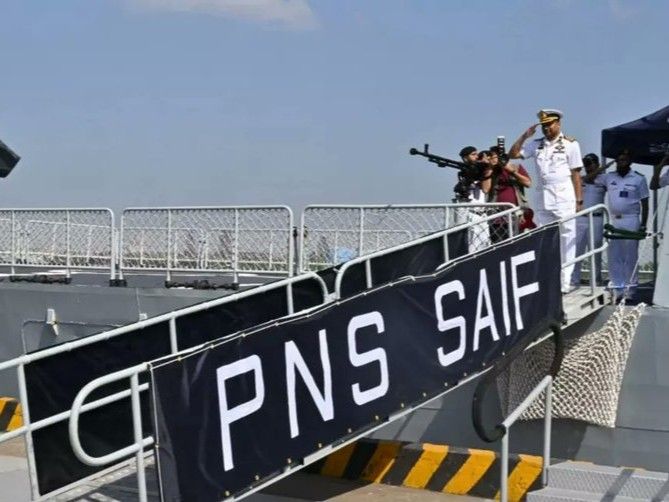 1971 युद्ध के बाद पहली बार बांग्लादेश पहुंचा पाकिस्तानी वॉरशिप:4 दिन चटगांव में रहेगा; भारत से तनाव के बीच करीब आ रहे दोनों देश