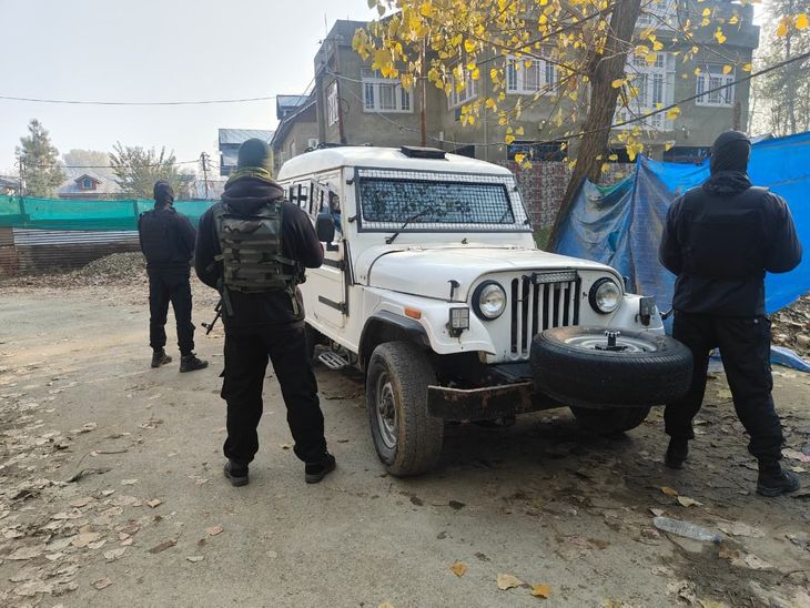 कश्मीर में पाकिस्तानी नेटवर्क के खिलाफ कार्रवाई:  सुरक्षाबलों ने 120 ठिकानों पर छापेमारी की; आतंकियों के रिश्तेदार फैला रहे प्रोपेगेंडा