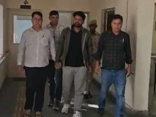 A wanted man with a reward of Rs 25,000 was arrested. | 25,000 रुपए का इनामी वॉंटेड गिरफ्तार: मनोज कुमार नेशनल सीड्स कॉर्पोरेशन परीक्षा फर्जीवाड़े में था वांछित – Jaipur News