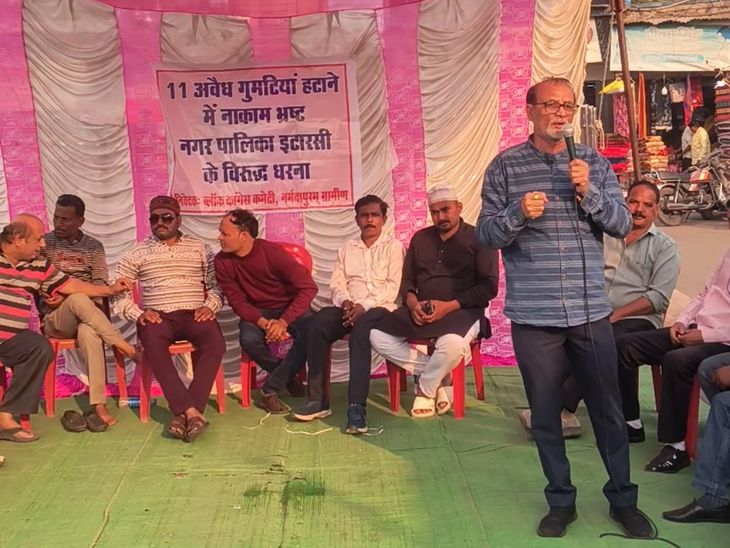 11 illegal huts were built on Nazul land.